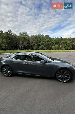 Лифтбек Tesla Model S 2014 в 