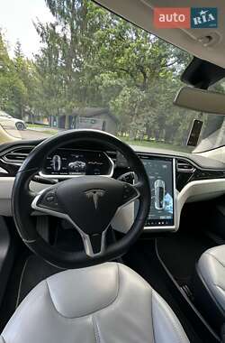 Лифтбек Tesla Model S 2014 в 