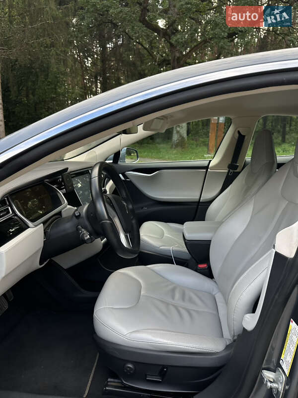 Ліфтбек Tesla Model S 2014 в Рівному