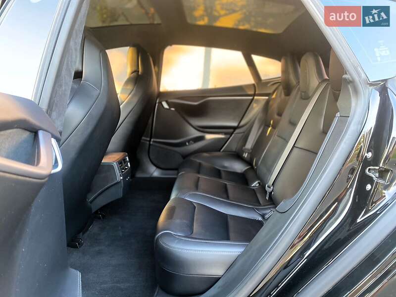 Ліфтбек Tesla Model S 2019 в Мукачевому