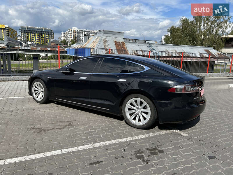 Лифтбек Tesla Model S 2017 в Львове