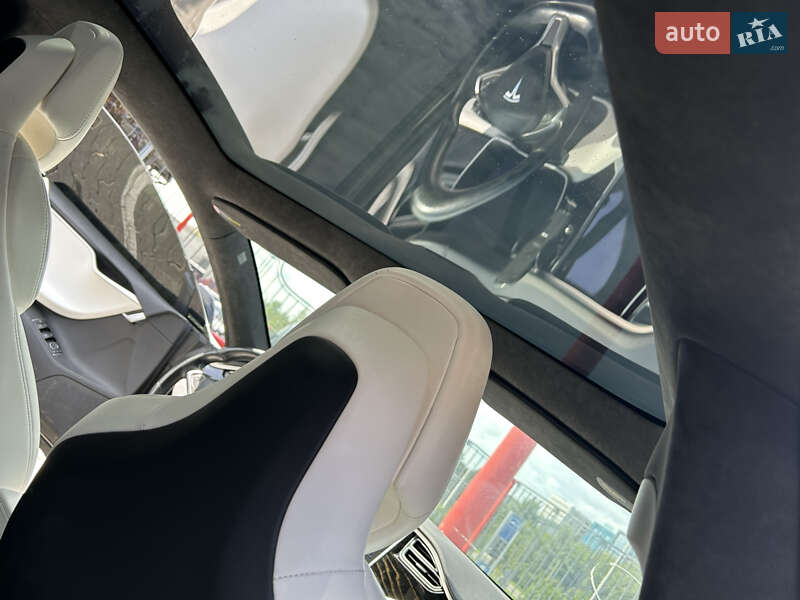 Лифтбек Tesla Model S 2017 в Львове