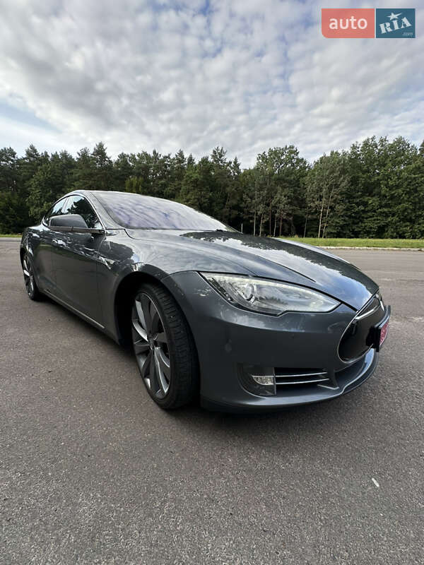 Ліфтбек Tesla Model S 2014 в Рівному