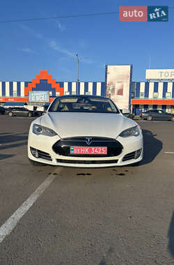 Лифтбек Tesla Model S 2012 в 