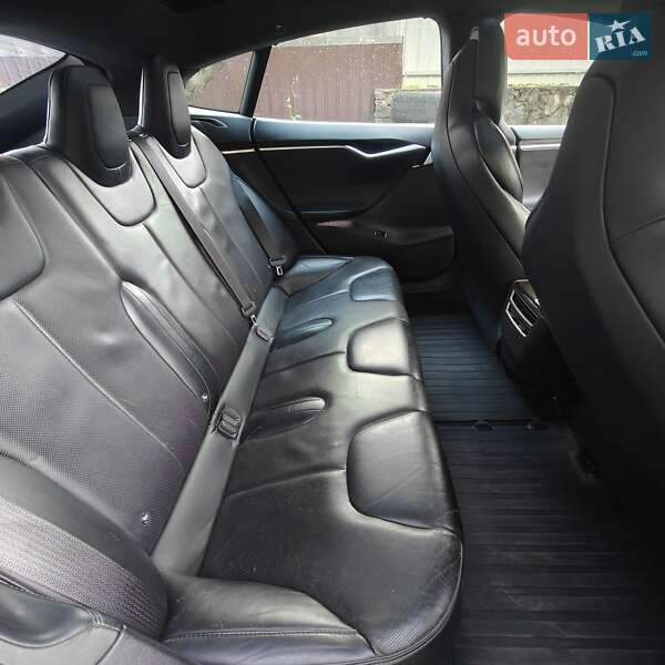 Лифтбек Tesla Model S 2016 в Виннице