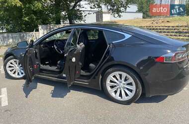 Лифтбек Tesla Model S 2016 в 