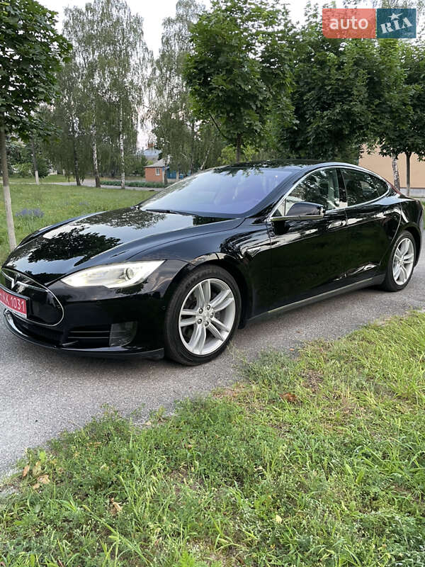 Ліфтбек Tesla Model S 2015 в 
