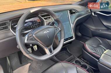 Лифтбек Tesla Model S 2013 в 