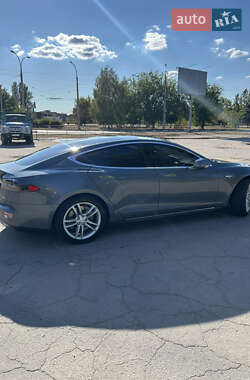 Лифтбек Tesla Model S 2013 в 