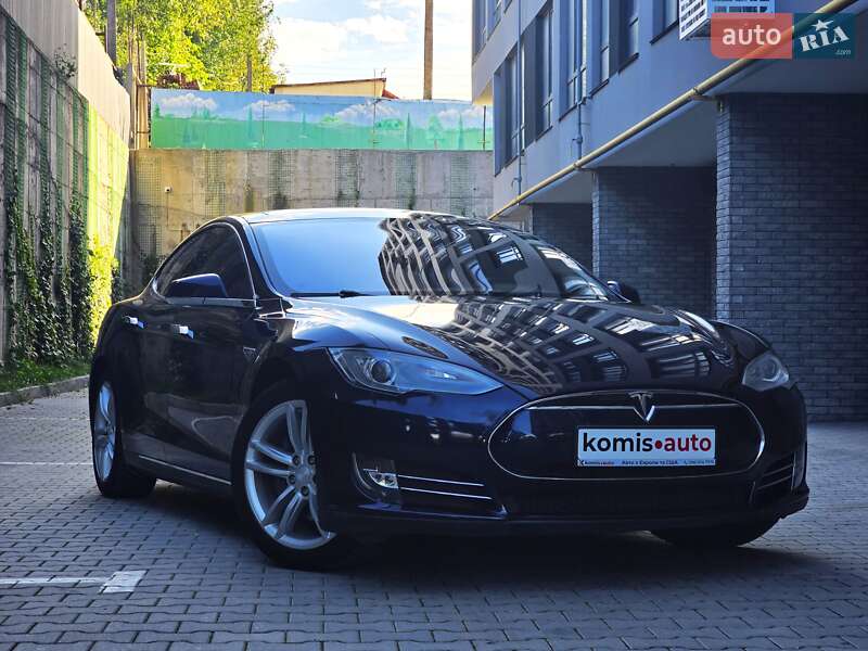 Лифтбек Tesla Model S 2014 в 