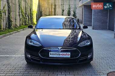 Лифтбек Tesla Model S 2014 в 