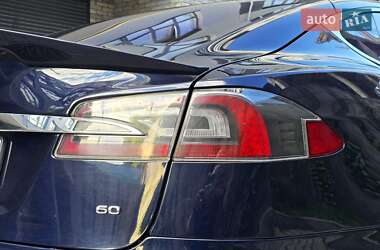 Лифтбек Tesla Model S 2014 в 
