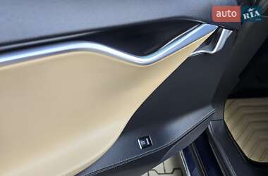 Лифтбек Tesla Model S 2014 в 