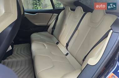 Лифтбек Tesla Model S 2014 в 