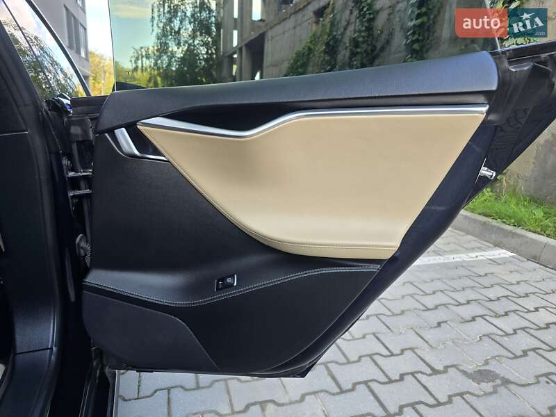 Ліфтбек Tesla Model S 2014 в Хмельницькому