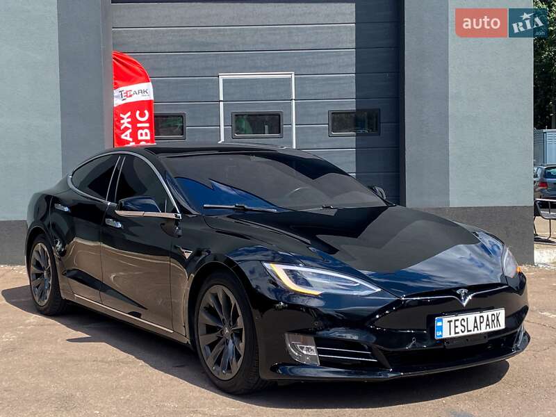 Лифтбек Tesla Model S 2020 в Киеве