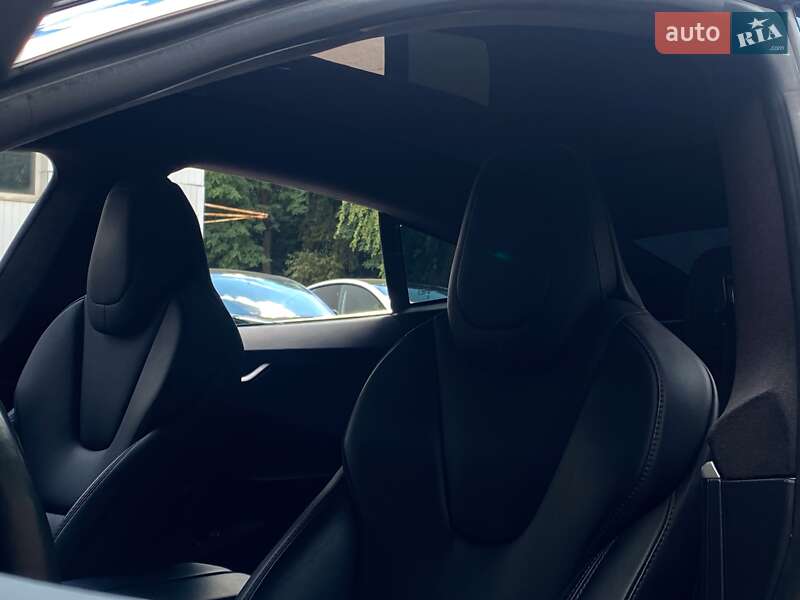 Лифтбек Tesla Model S 2020 в Киеве