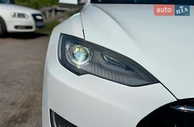 Лифтбек Tesla Model S 2013 в 