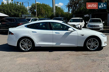 Лифтбек Tesla Model S 2013 в 