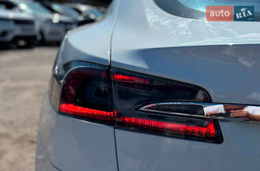 Лифтбек Tesla Model S 2013 в 