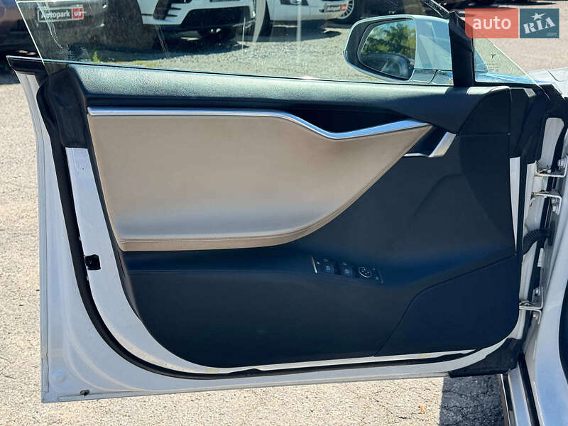 Лифтбек Tesla Model S 2013 в Виннице фото 16 Лифтбек Tesla Model S 2013 в Виннице