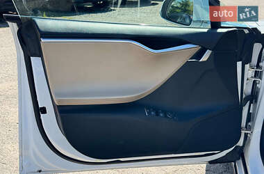 Лифтбек Tesla Model S 2013 в 