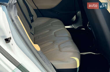Лифтбек Tesla Model S 2013 в 