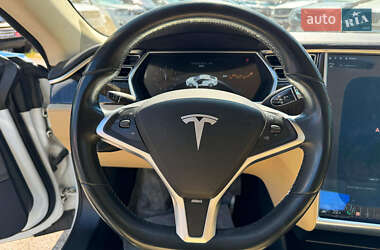 Лифтбек Tesla Model S 2013 в 
