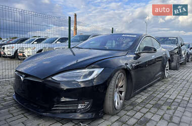 Лифтбек Tesla Model S 2018 в Львове