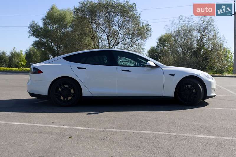 Лифтбек Tesla Model S 2015 в Ирпене
