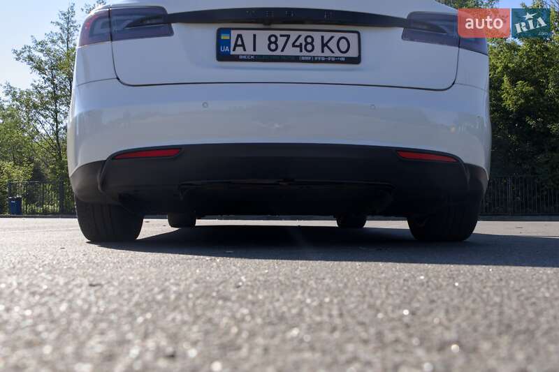 Лифтбек Tesla Model S 2015 в Ирпене