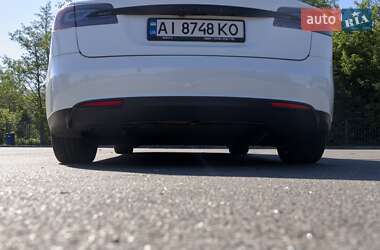 Лифтбек Tesla Model S 2015 в 