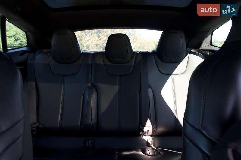 Лифтбек Tesla Model S 2015 в Ирпене