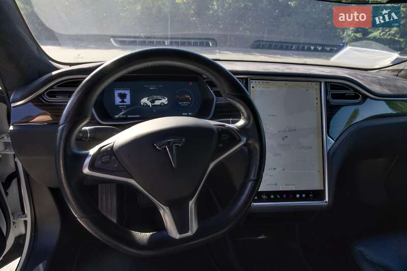 Лифтбек Tesla Model S 2015 в Ирпене