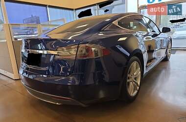 Лифтбек Tesla Model S 2015 в 