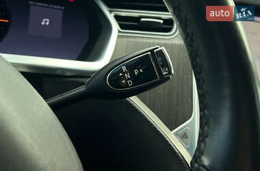Лифтбек Tesla Model S 2013 в 