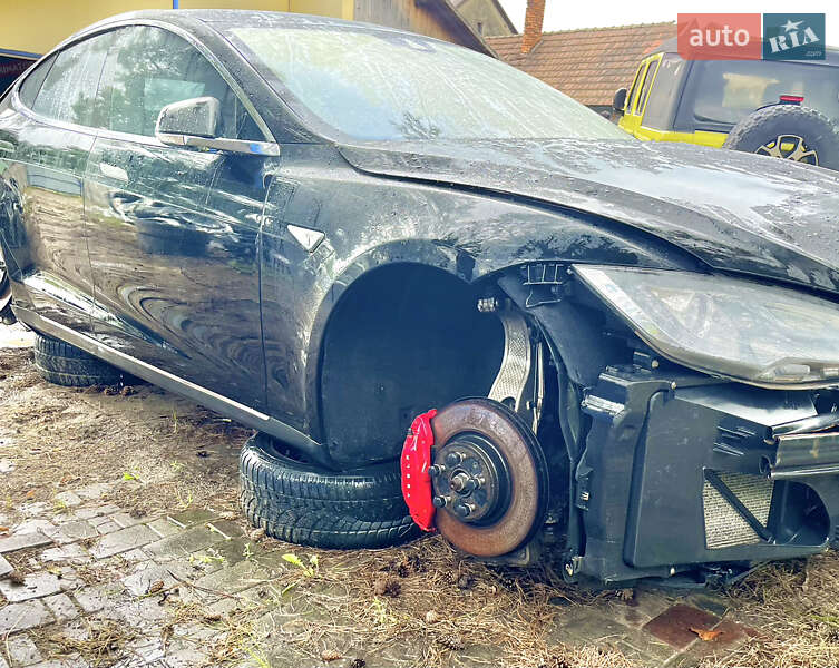 Ліфтбек Tesla Model S 2016 в Львові фото 3 Ліфтбек Tesla Model S 2016 в Львові
