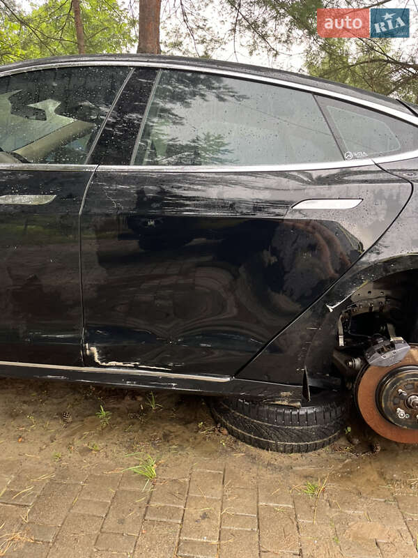 Ліфтбек Tesla Model S 2016 в Львові фото 23 Ліфтбек Tesla Model S 2016 в Львові