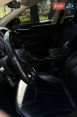 Лифтбек Tesla Model S 2013 в 