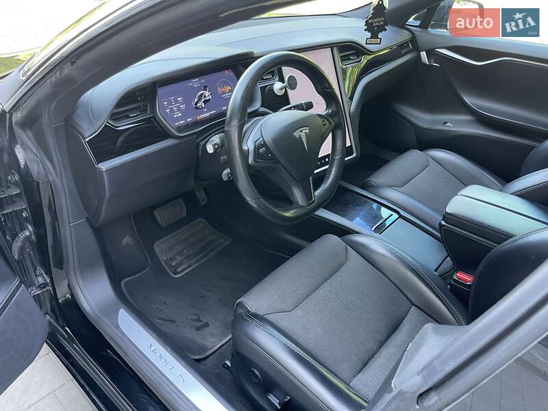 Лифтбек Tesla Model S 2019 в Луцке