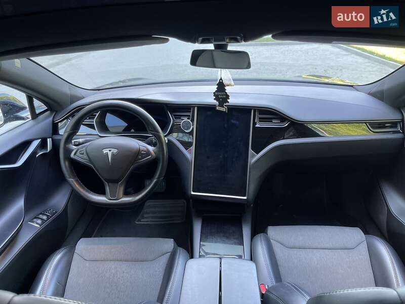 Лифтбек Tesla Model S 2019 в Луцке