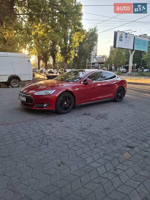 Лифтбек Tesla Model S 2014 в 