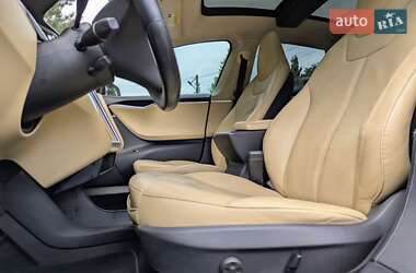 Лифтбек Tesla Model S 2013 в 