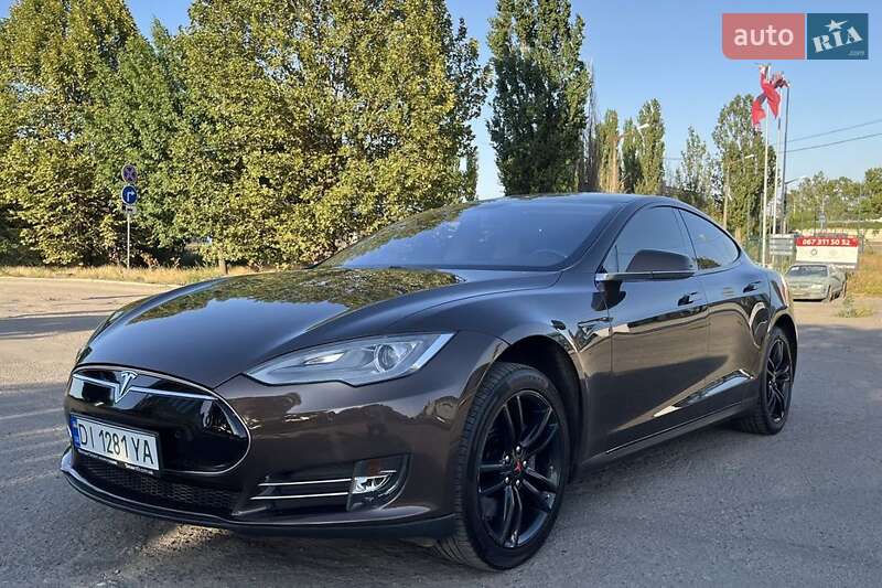 Tesla Model S 2014
