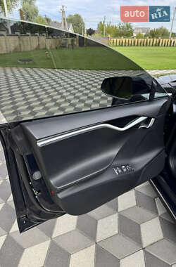 Лифтбек Tesla Model S 2013 в 