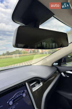 Лифтбек Tesla Model S 2013 в 