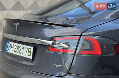 Лифтбек Tesla Model S 2014 в 