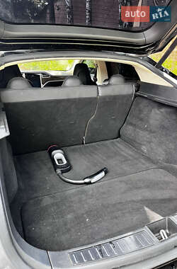 Лифтбек Tesla Model S 2013 в 