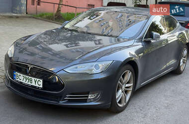 Лифтбек Tesla Model S 2015 в Львове