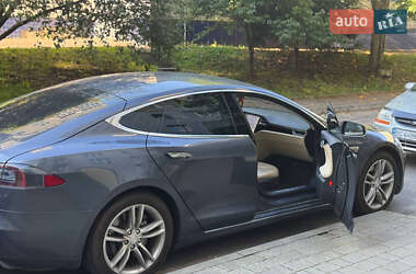 Лифтбек Tesla Model S 2015 в 